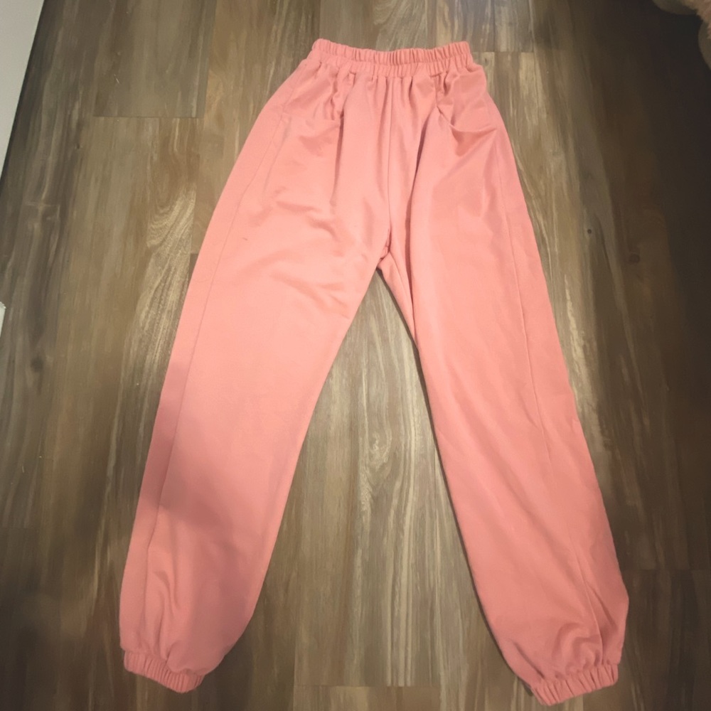 Pink sweatpants w/ pockets